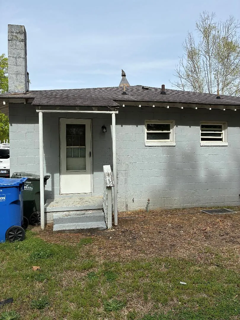 Property Photo - 717 Harper St E
