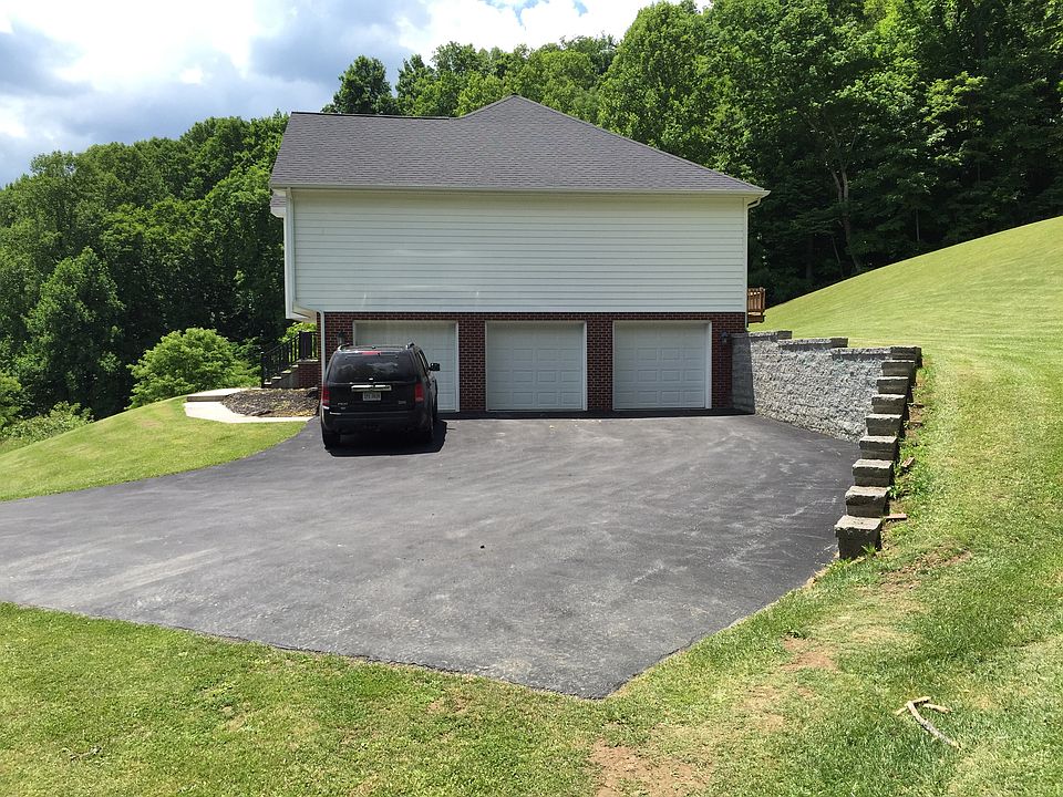 2nd image of 550 Brandon Dr