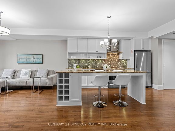 4th image of 808 Bronson Ave #312