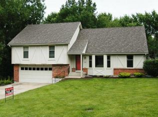 3519 NE Logwood Cir, Lees Summit, MO 64064
