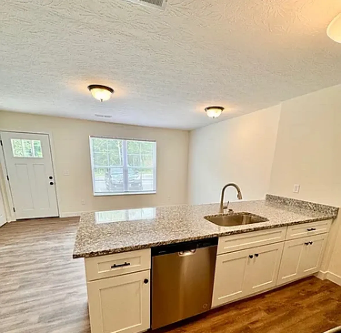 2 bed, $1,400 — Photo 4
