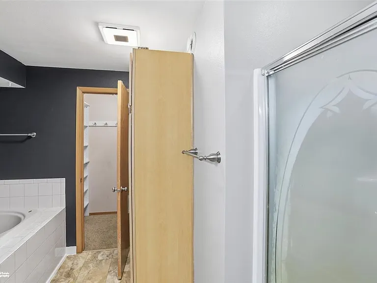 1421 N Landmark Dr — Photo 12