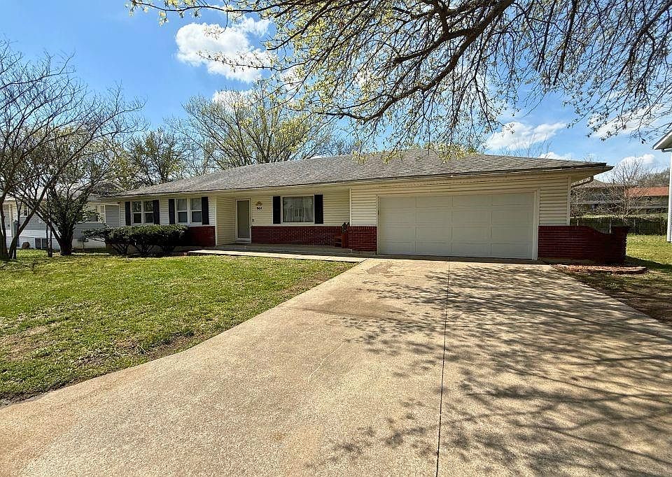 1st image of 944 Ridge Dr