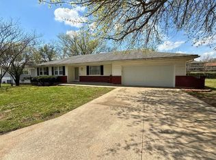 944 Ridge Dr, Warrensburg, MO 64093