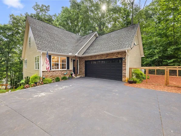 104 Benjamin Dr, Townville, SC 29689