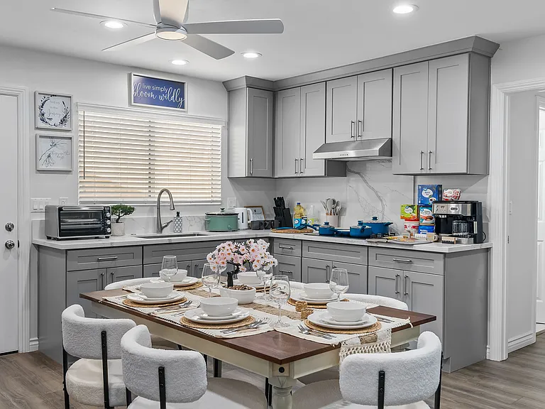 Designed for shared moments_dine in style and ease.