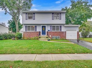 3 Annapolis Dr, Hazlet, NJ 07730