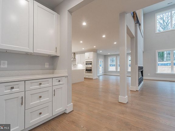 4th image of 6469 Windham Ave