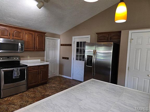 3rd image of 301 Redwood Dr