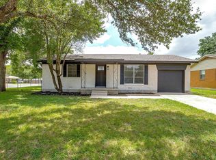 1214 S Ridgeway Dr, Cleburne, TX 76033
