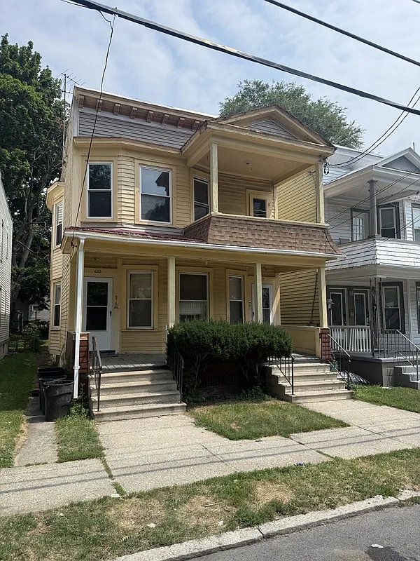 635 Myrtle Ave — Photo 1