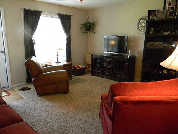 2nd image of 4621 Plum Pl