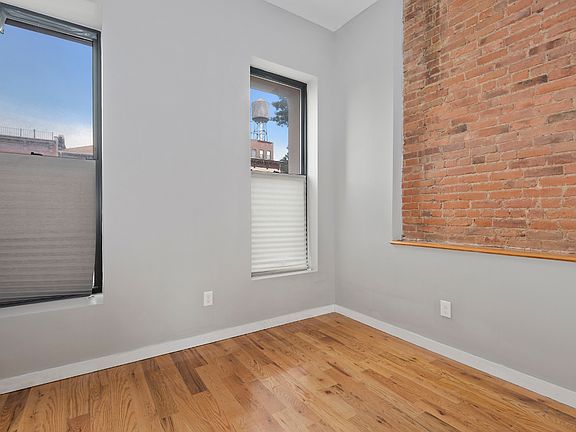 5th image of 240A Vernon Ave