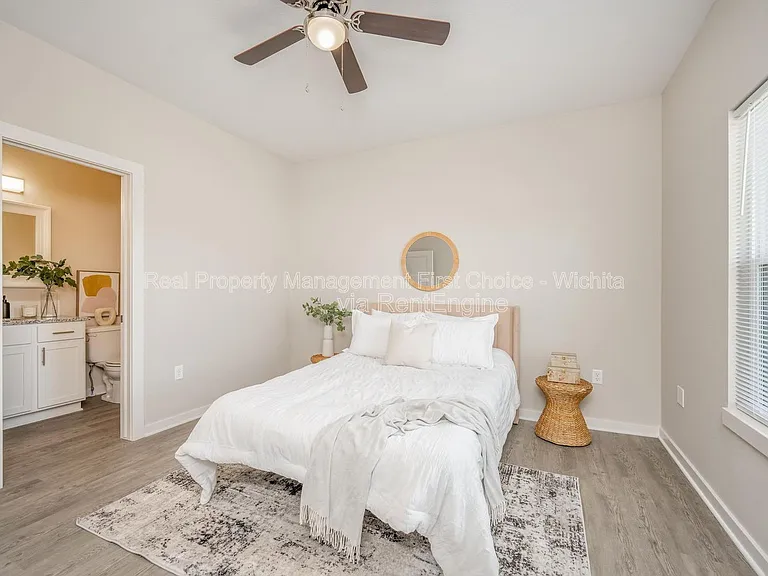 3426 W Angel St — Photo 15