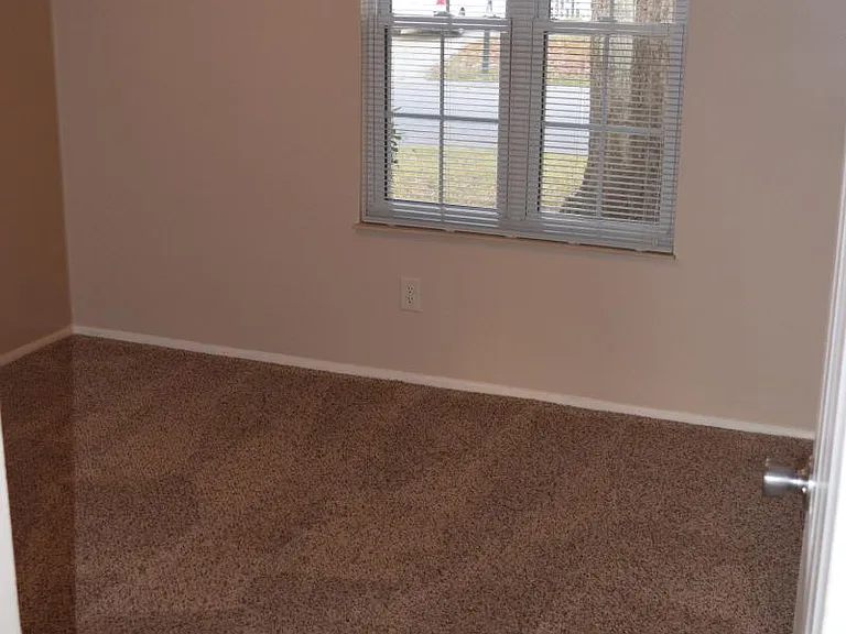 6805 Amberlake Dr — Photo 15