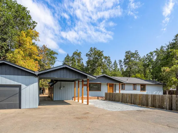 222 Shadywood Dr, Cave Junction, OR 97523