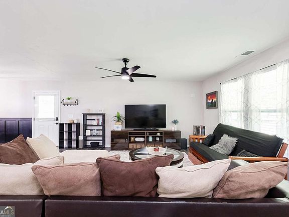 3rd image of 608 Wayside Rd NE