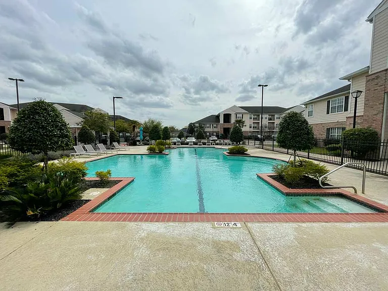 Lexington Place Apartments — Photo 11