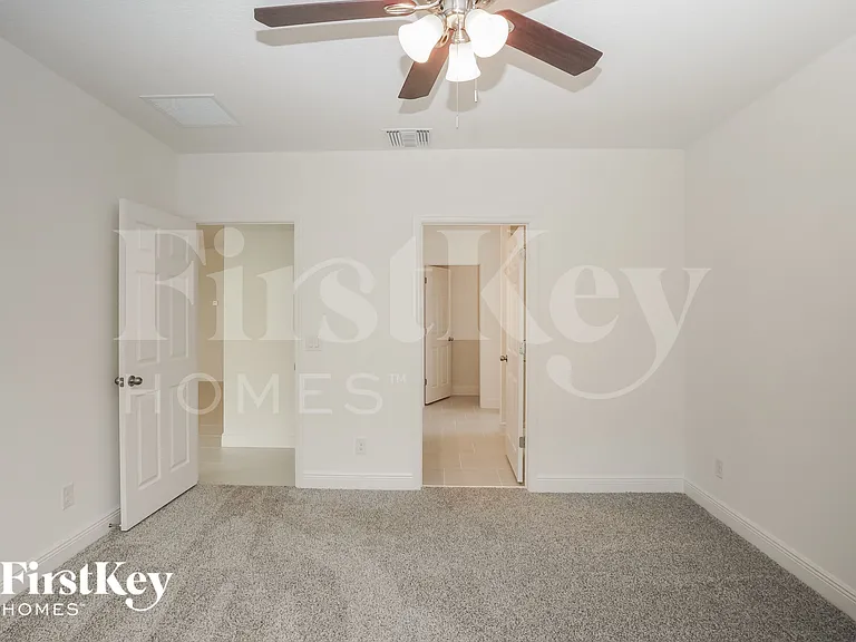 681 Blackstone St — Photo 8