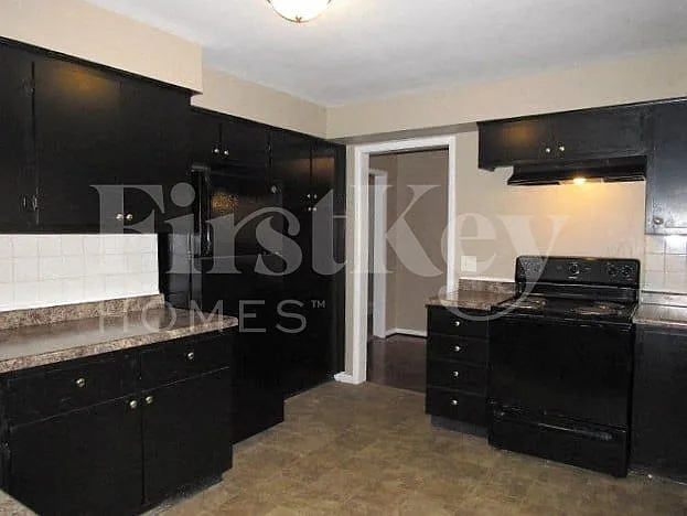 4430 Wycombe Ln — Photo 2