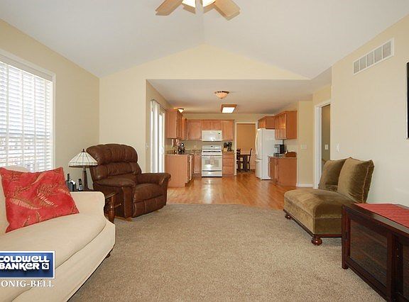 5th image of 588 Bayfield Dr