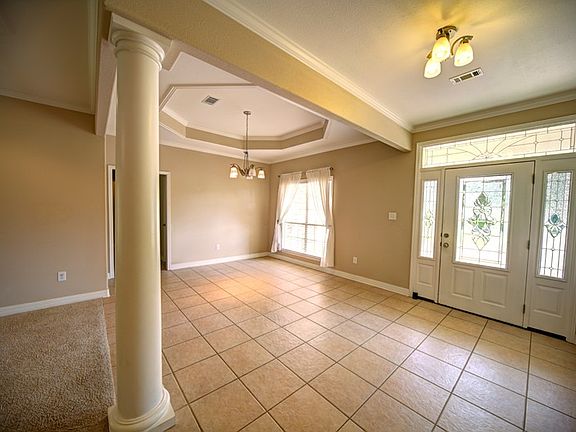 3rd image of 103 Live Oak Cir