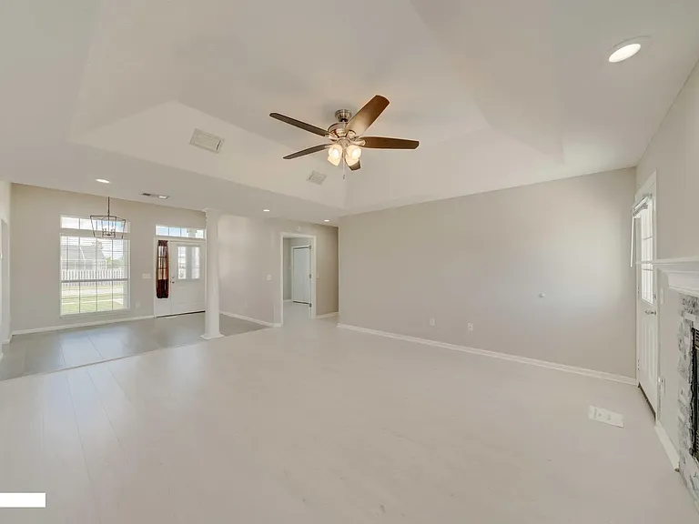 102 Byrd Dr — Photo 6
