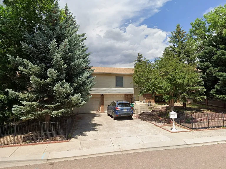 6685 Brook Park Dr — Photo 1