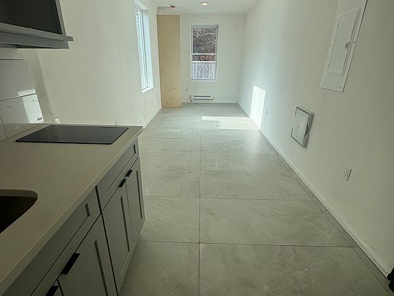 3rd image of 2312 Beaumont Ave #2F