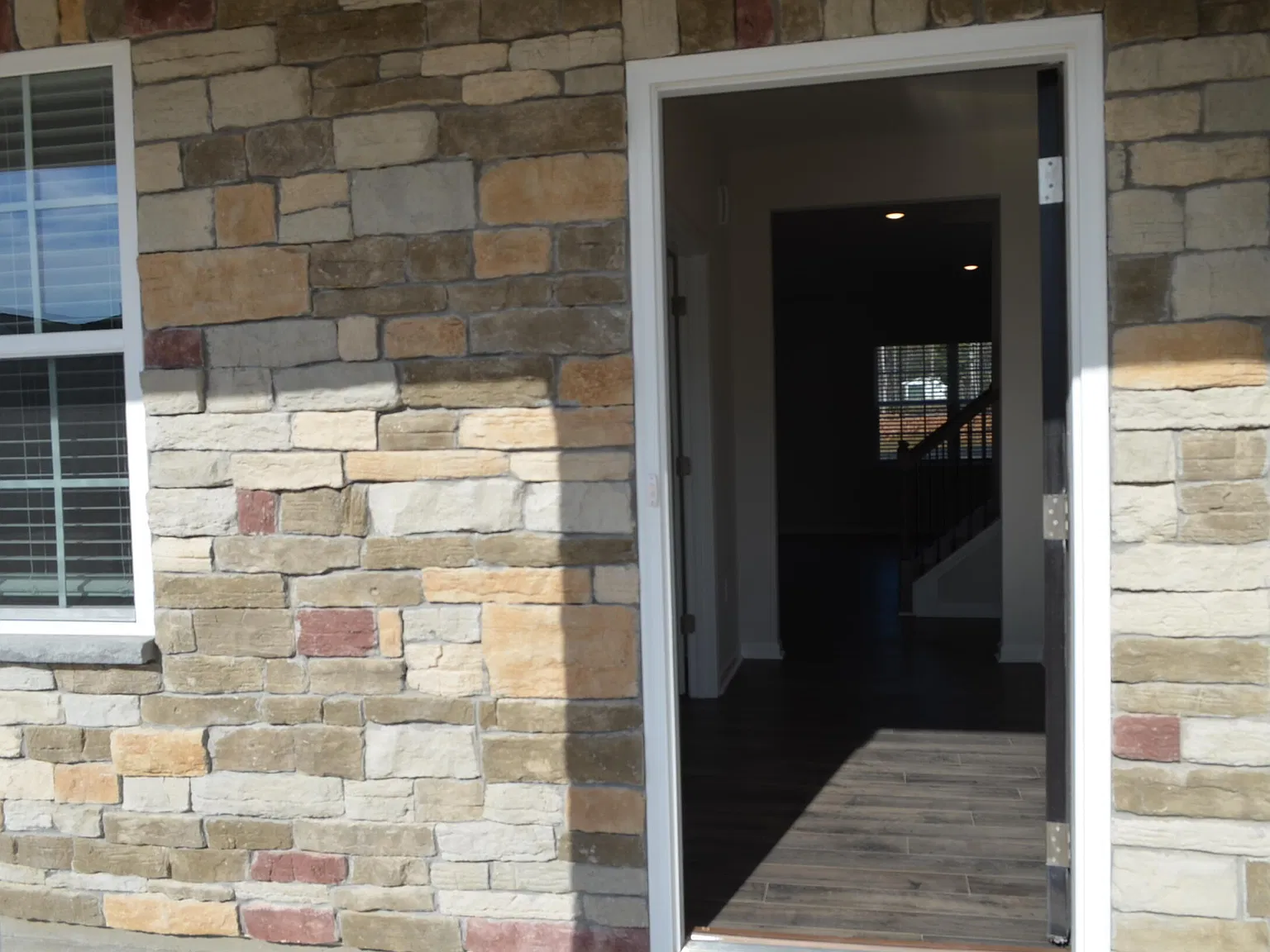 5 bed, 3.0 bath, 2600 sqft, $2,500 — Photo 4
