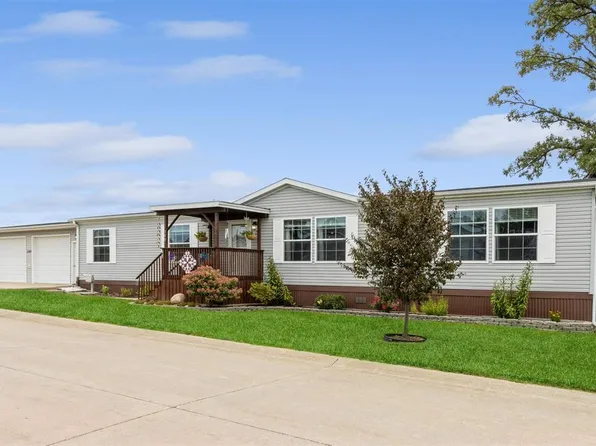 340 Mosswood Ln, Iowa City, IA 52246