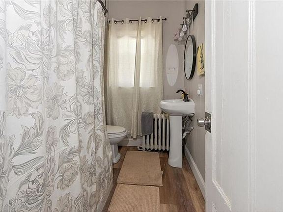 4th image of 119 Rosewood Ter APT 1