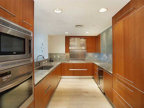 5th image of 2627 Bayshore Dr #702