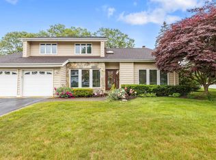 34 Oak Meadow Rd, Commack, NY 11725