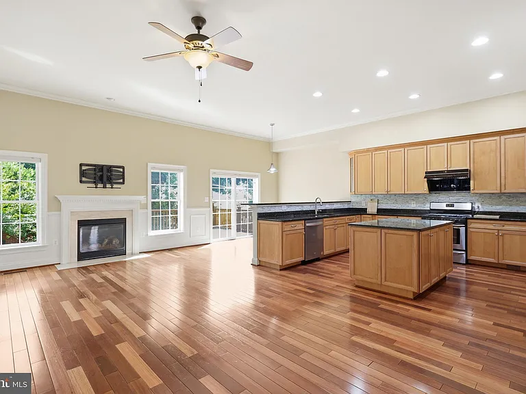 6403 Velliety Ln — Photo 14
