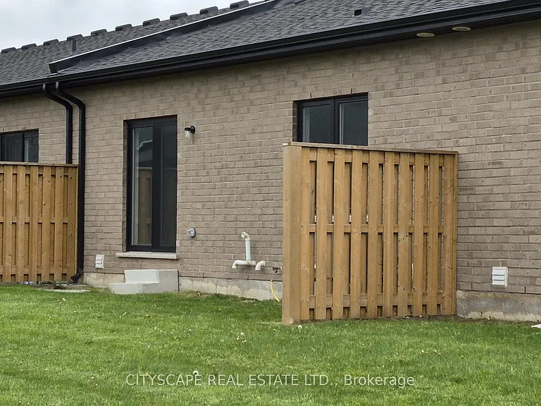 550 Grey St #28 — Photo 37