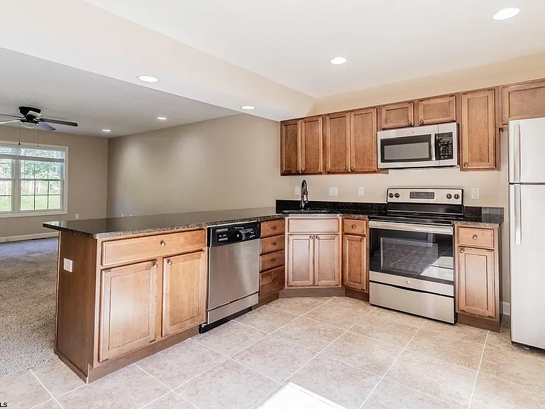 1335 Canyon Rd — Photo 13