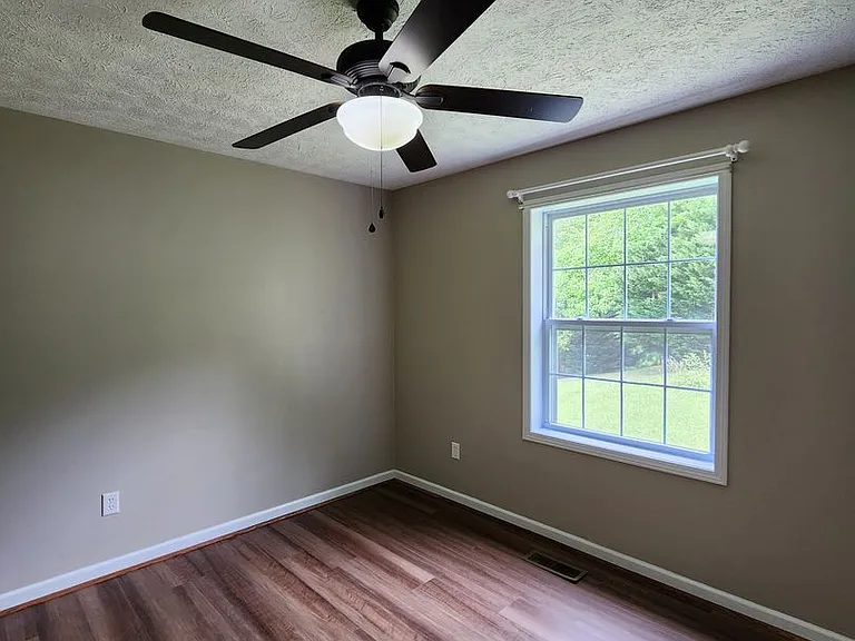 122 Greenridge Rd — Photo 4