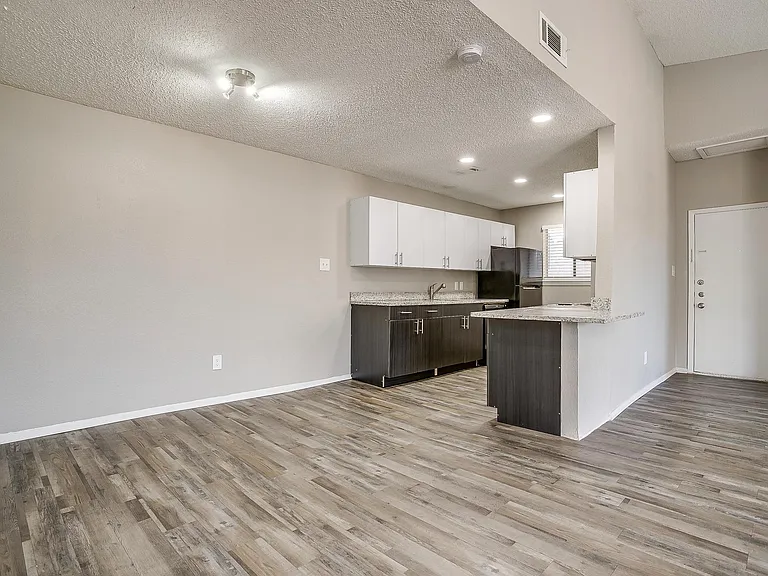 Portofino Apartments — Photo 20