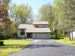 3214 Far Reach Dr, Baldwinsville, NY 13027