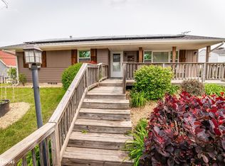 8 S 14th St, Marshalltown, IA 50158