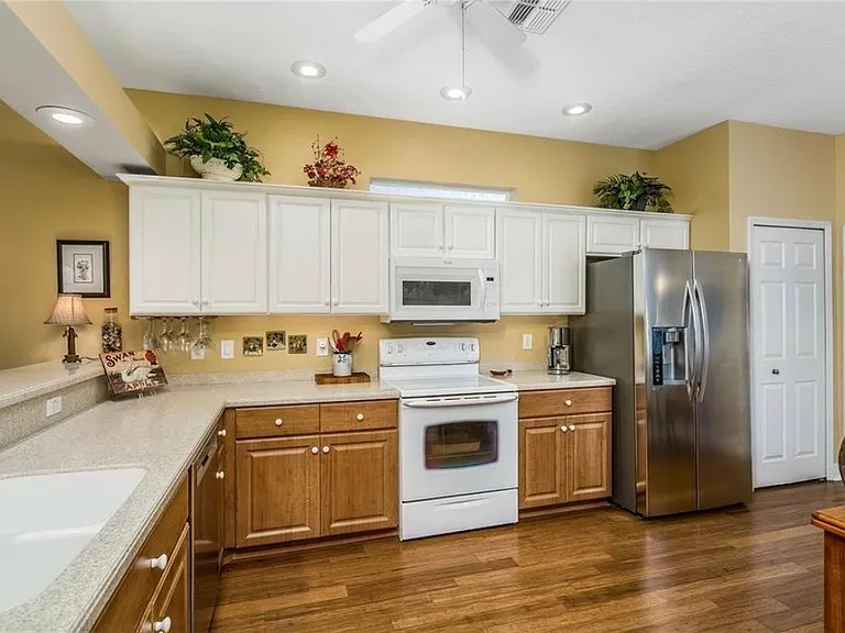 7339 Cleopatra Dr — Photo 1