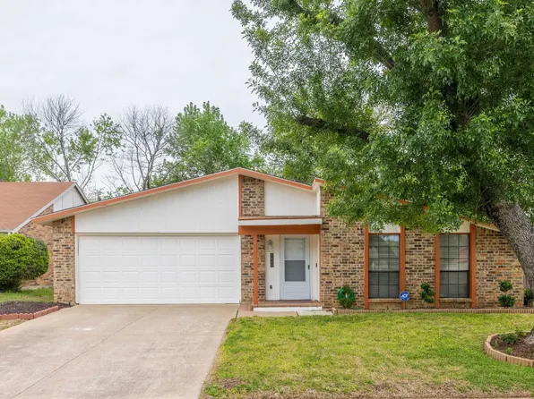 7821 Bermejo Rd, Fort Worth, TX 76112