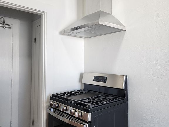 4th image of 114 S New Hampshire Ave APT 303