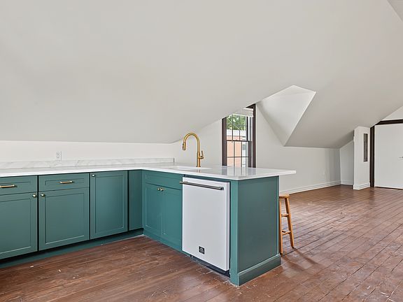 2nd image of 905 N Main St #301