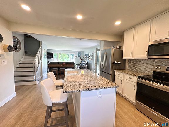 5th image of 117 Colonial Hill Drive #117