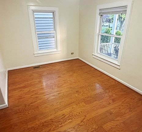 3rd image of 126 Duer St