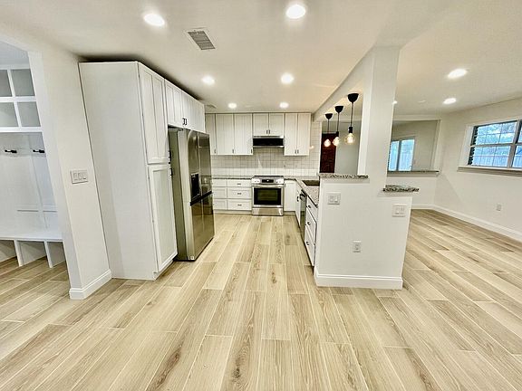 3rd image of 1502 Royal Palm Dr