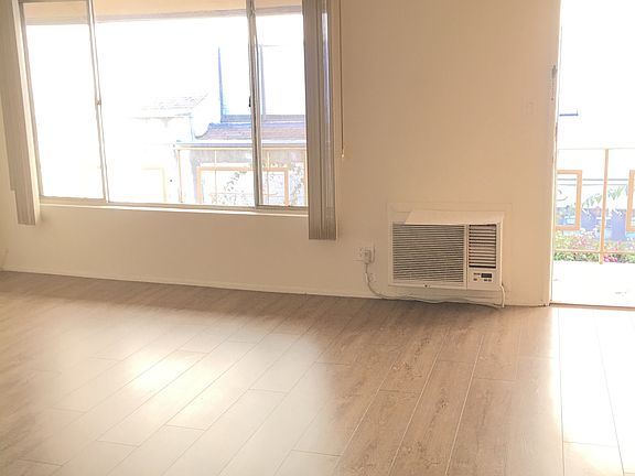 4th image of 1544 N Fuller Ave #7B