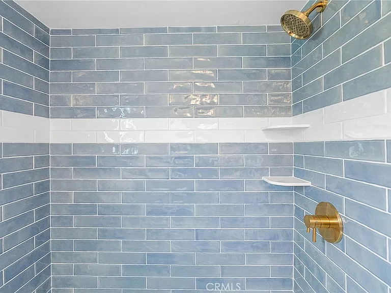 8 Saratoga — Photo 35